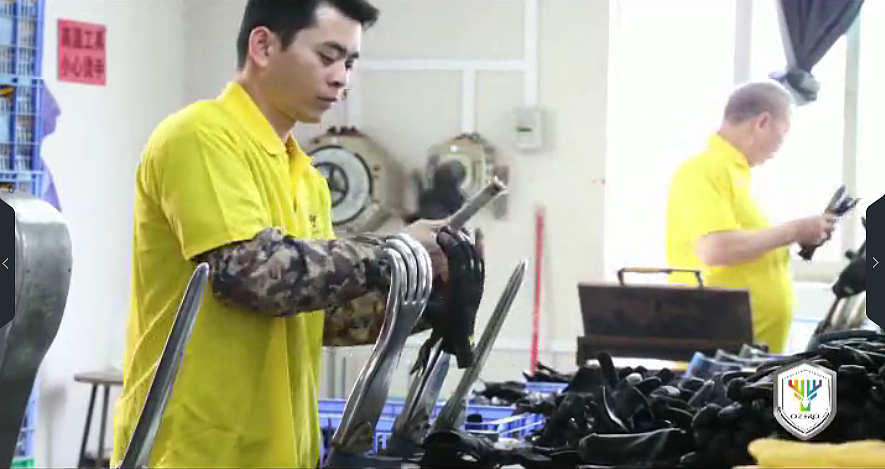 守護(hù)匠心 手套制作工廠的影視致敬